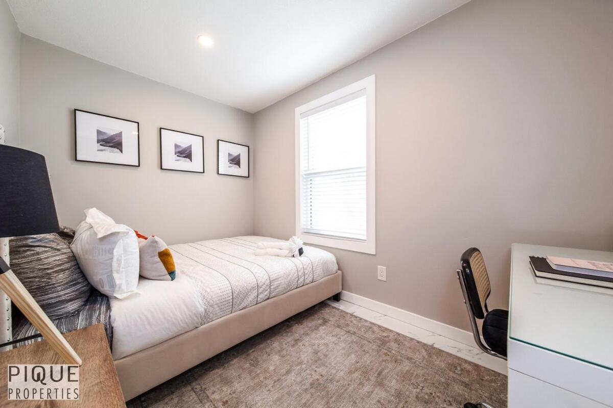 Park Life Escape-King Beds-Sleeps 10-Pet Friendly Apartment Edmonton Exterior foto