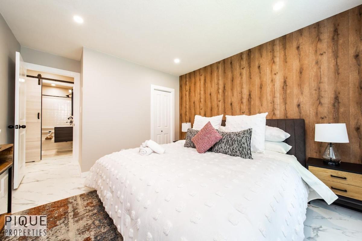 Park Life Escape-King Beds-Sleeps 10-Pet Friendly Apartment Edmonton Exterior foto